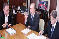 Em audiência com Ministro Blairo Maggi, Renato Cunha, Presidente do SINDAÇÚCAR/PE, acompanhado Senador Armando Monteiro Neto, discutem sobre tecnologia em mecanização agrícola com vistas apoio da Embrapa, em Brasília, dia 24/abril/2018